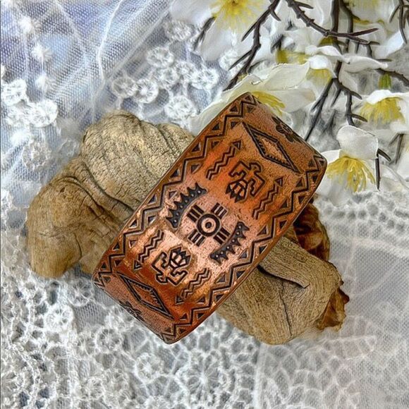 Vintage Solid Copper Southwestern Santa Fe Storyteller Cuff - Picture 1 of 10